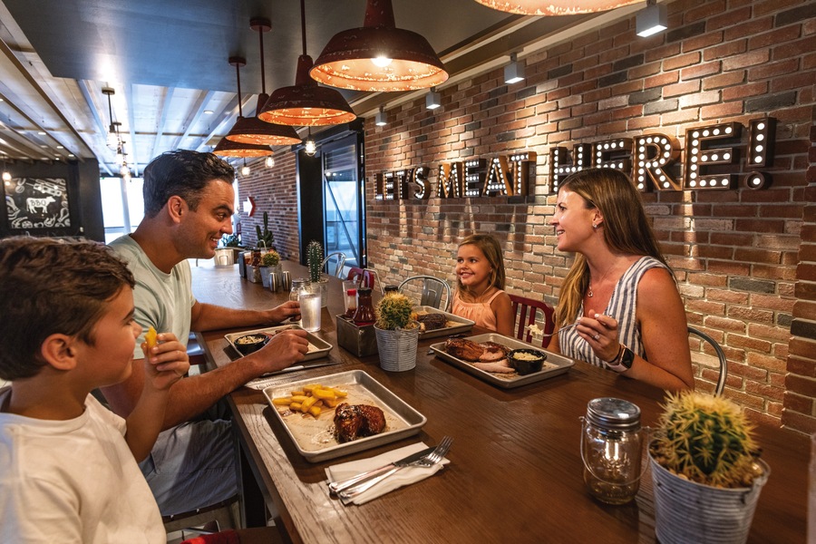 RCI Oasis of the Seas Portside BBQ A.Hendel 0.jpg